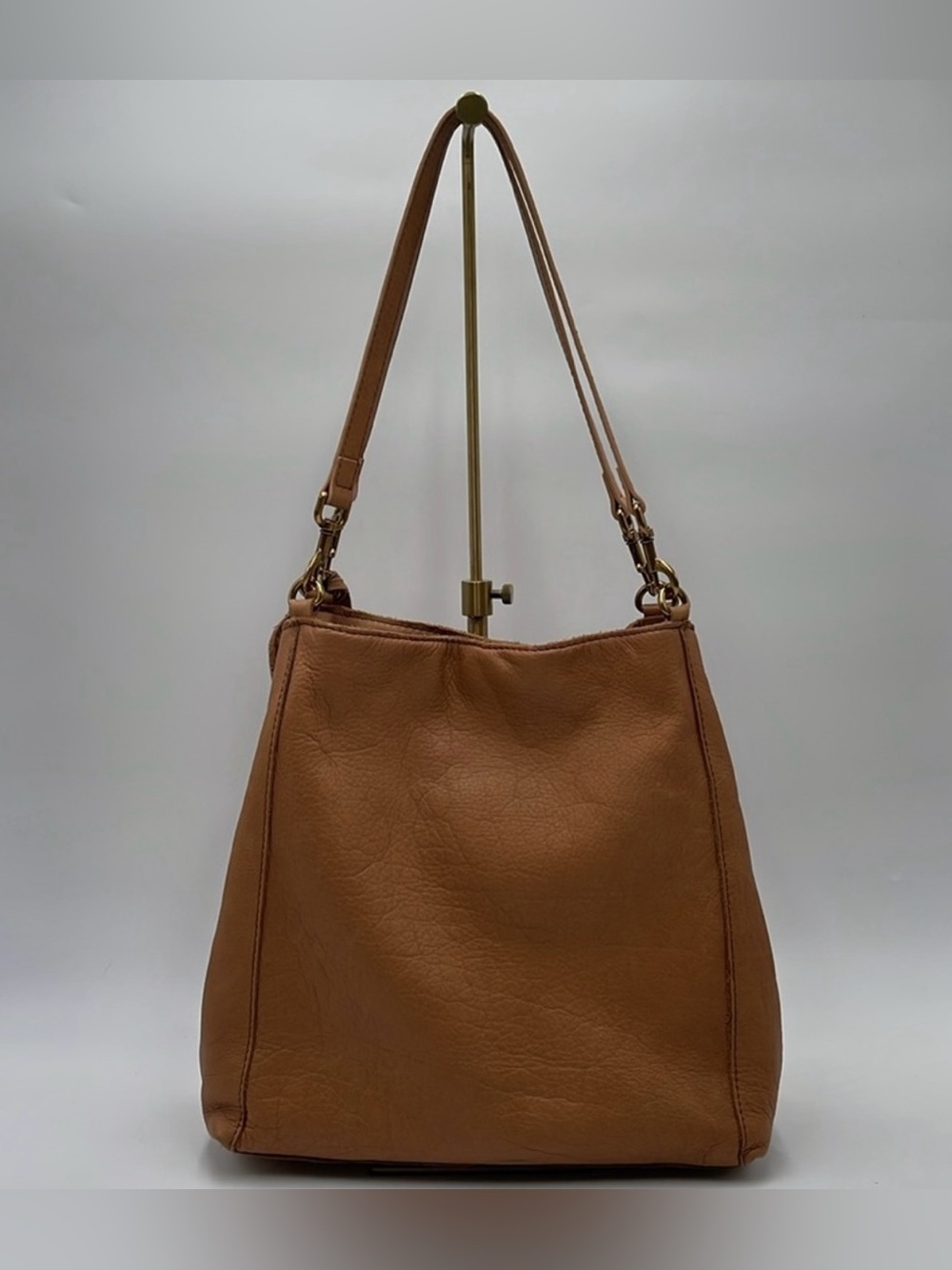 American Leather Co. Shoulder Bag - Caramel
Brown 100% Leather - Double Straps - Picture 5 of 15
